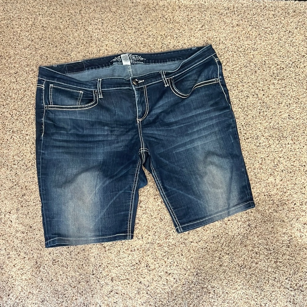 Maurice’s Bermuda shorts